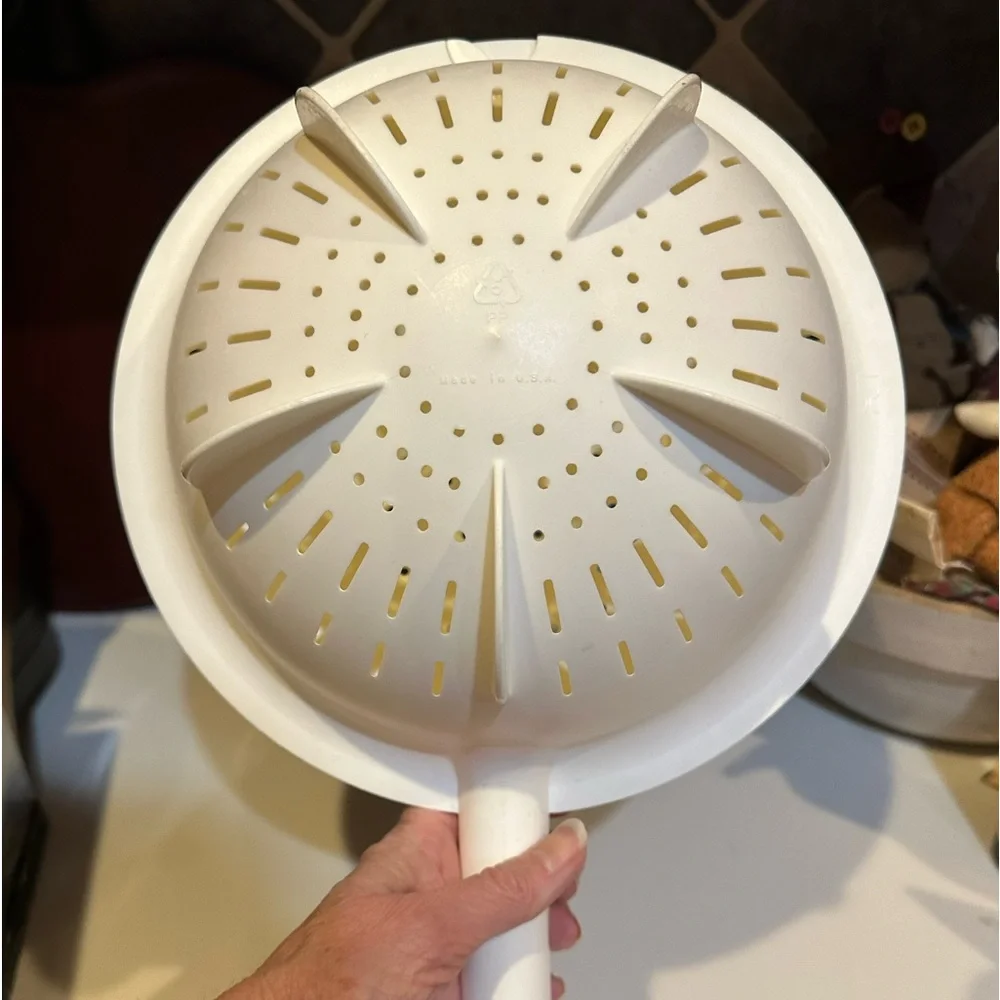 VTG 10.5” TUPPERWARE HANDLED COLANDER STRAINER DISCONTINUED 2 PIECE KITCHEN TOOL
